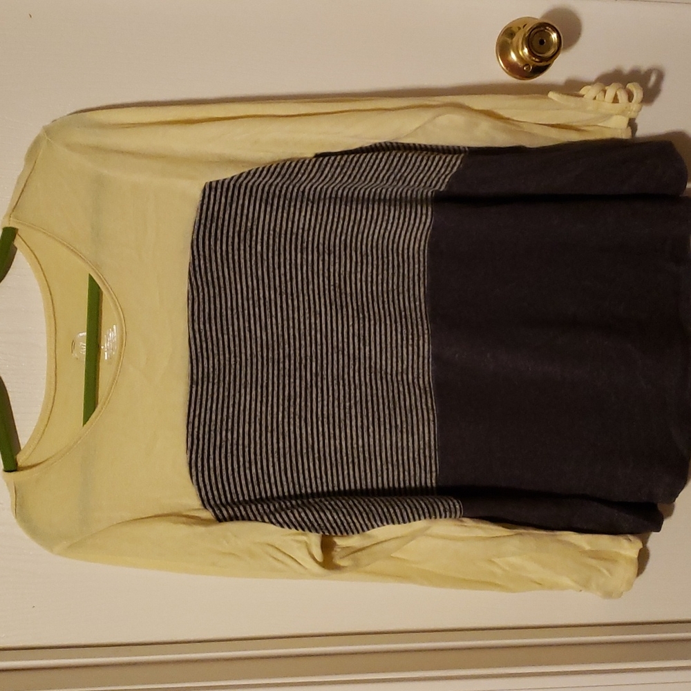 Women's Maurices shirt